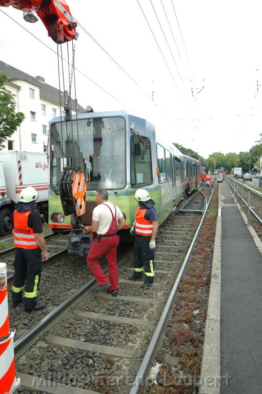 KVB Zug entgleist Koeln Klettenberg Geisbergstr   07 .jpg